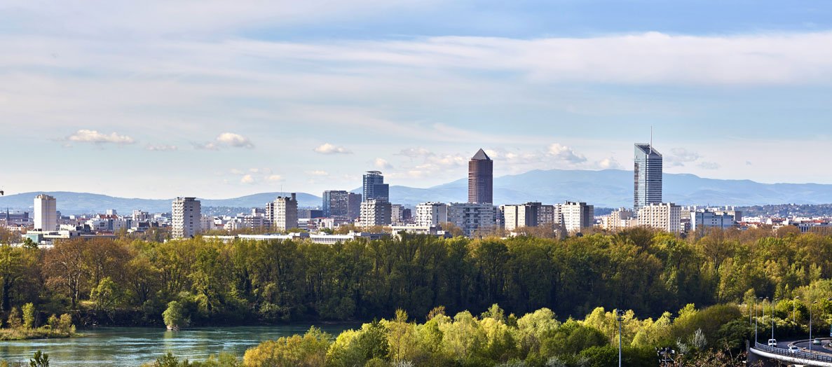 Découvrez les dernières images de la #TourIncity, sur fond de chaîne des Alpes !
bit.ly/1SxM529