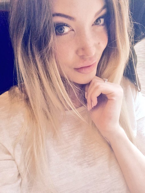 Train selfies 🚂 (couldn't decide which one I liked better) https://t.co/XuHef5jP3d<a href="/tag/cardiff"class="tags"><span>#cardiff</span></a>