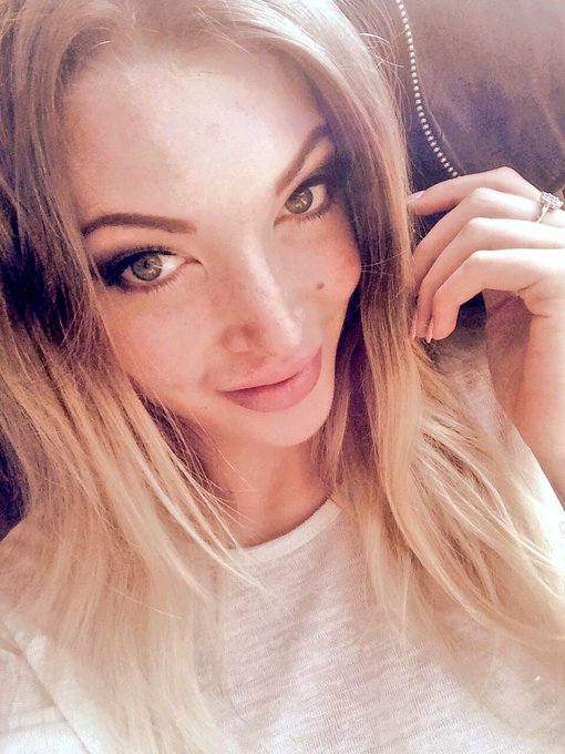 Train selfies 🚂 (couldn't decide which one I liked better) https://t.co/XuHef5jP3d<a href="/tag/cardiff"class="tags"><span>#cardiff</span></a>