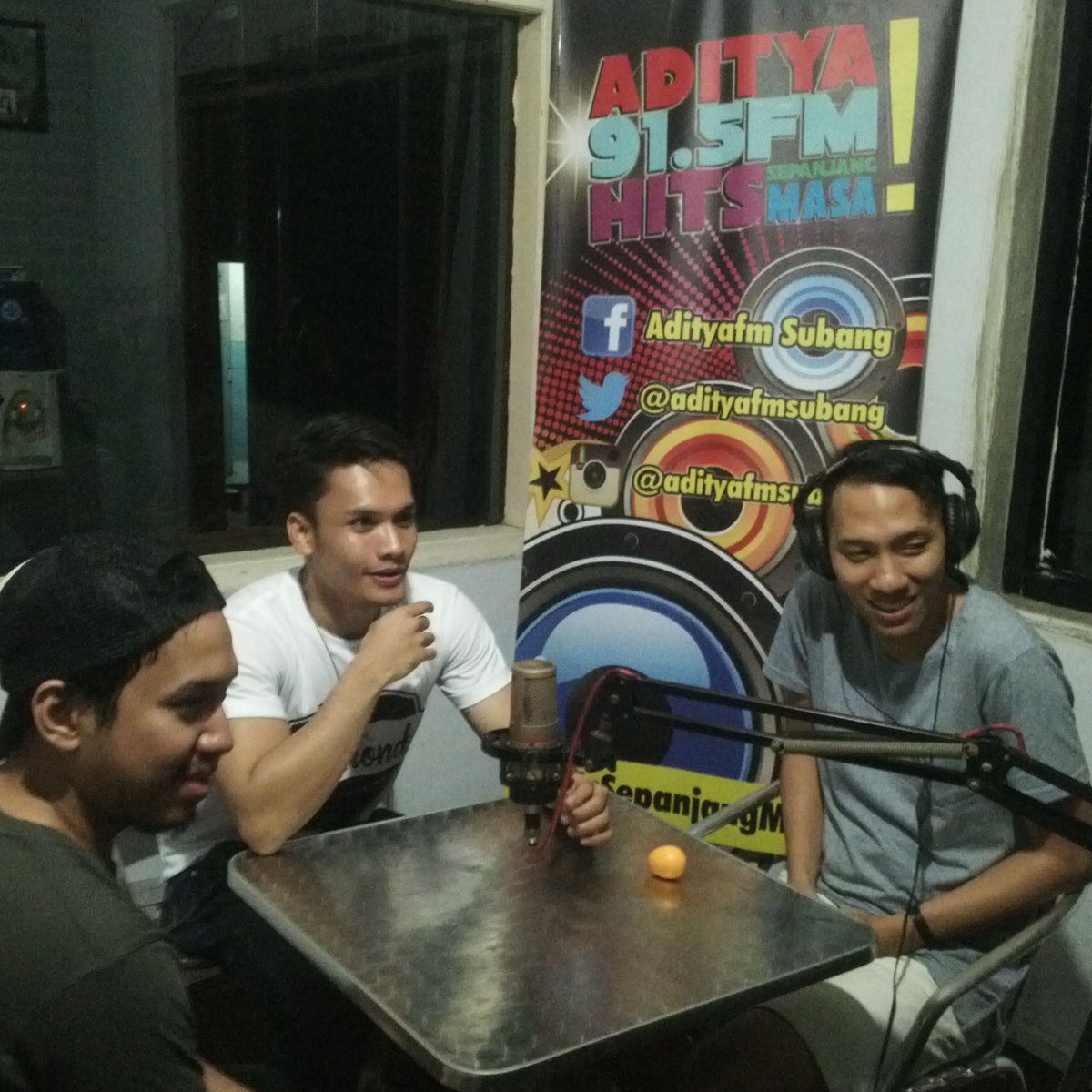 Now <a href="/rvnband_id/">RVN</a> <a href="/RandyPangalilla/">randy pangalila</a> <a href="/adityafmsubang/">#HitsSepanjangMasa!</a> #StayTune !!