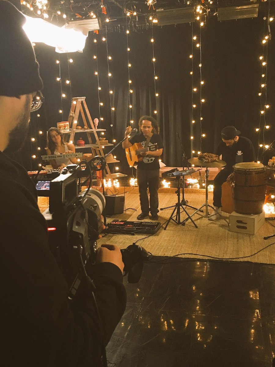 BeteKnows's tweet photo. #BTS of @f_fernandito & his band performing "Caras Lindas" for @Faniamusic @SolSocietyMiami #BushwickSessions #TBT https://t.co/XnqUJZs6TH