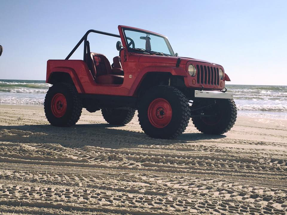 StarwoodMotors's tweet image. Top of the morning from @JeepBeach!  Stoked to see all the @Jeep models from #EJS2016 here!