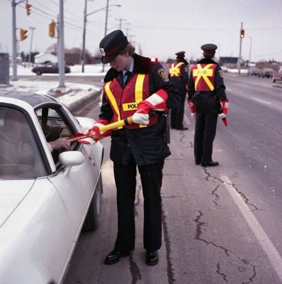 PeelPolice's tweet photo. #ThrowbackThursday #ChiefEvans performing RIDE spot checks. #PlanAhead #BeADesignatedDriver https://t.co/ujfEYH39pf