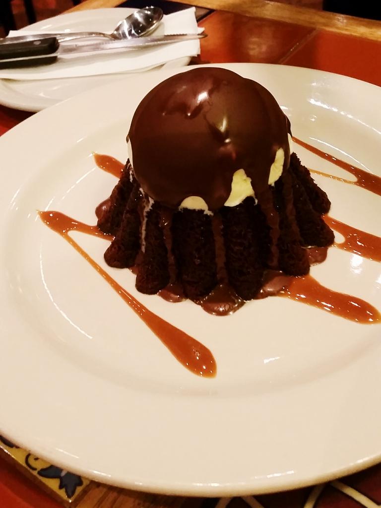 doremifausto's tweet photo. Took KanyEgg to dine in the best resto 👌 #TreatYourself #PsychProject hahaha luv u Chili's cc: @RenzoConcep https://t.co/9CsyruHE3W