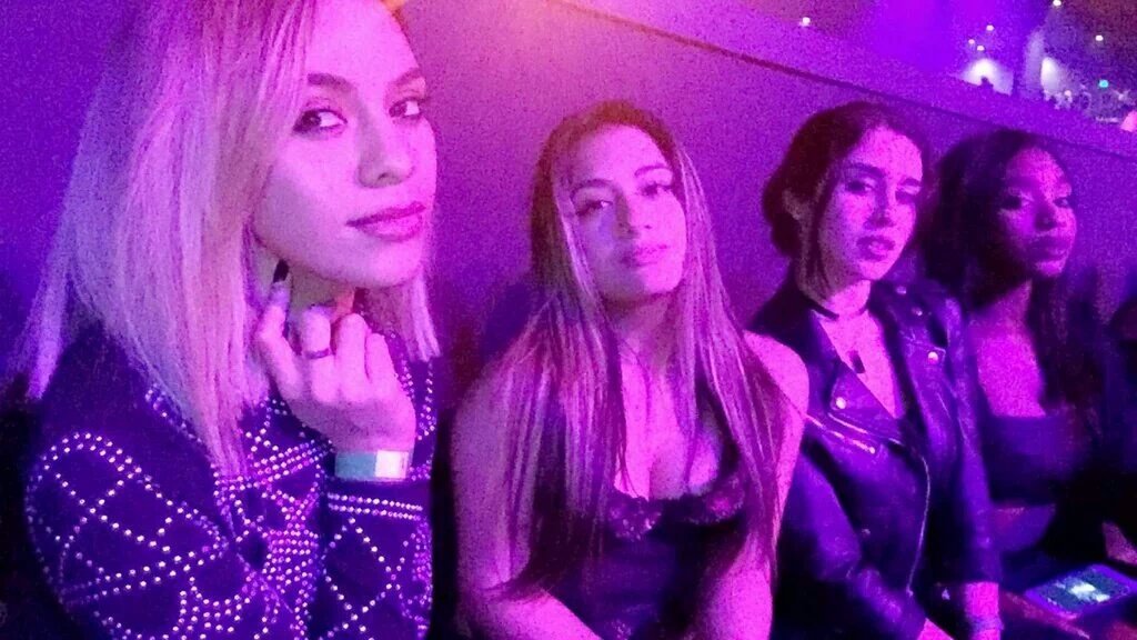 onfirecamila's tweet photo. Es que son tan bonitas que dolor de corazón y del alma, las quiero muchisimo
#MiVoto40FifthHarmony https://t.co/PxhDoANRnA