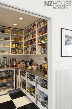 jebboggus's tweet image. Don't forget about a pantry when you are designing your home! Your kitchen will be more functional and organized!