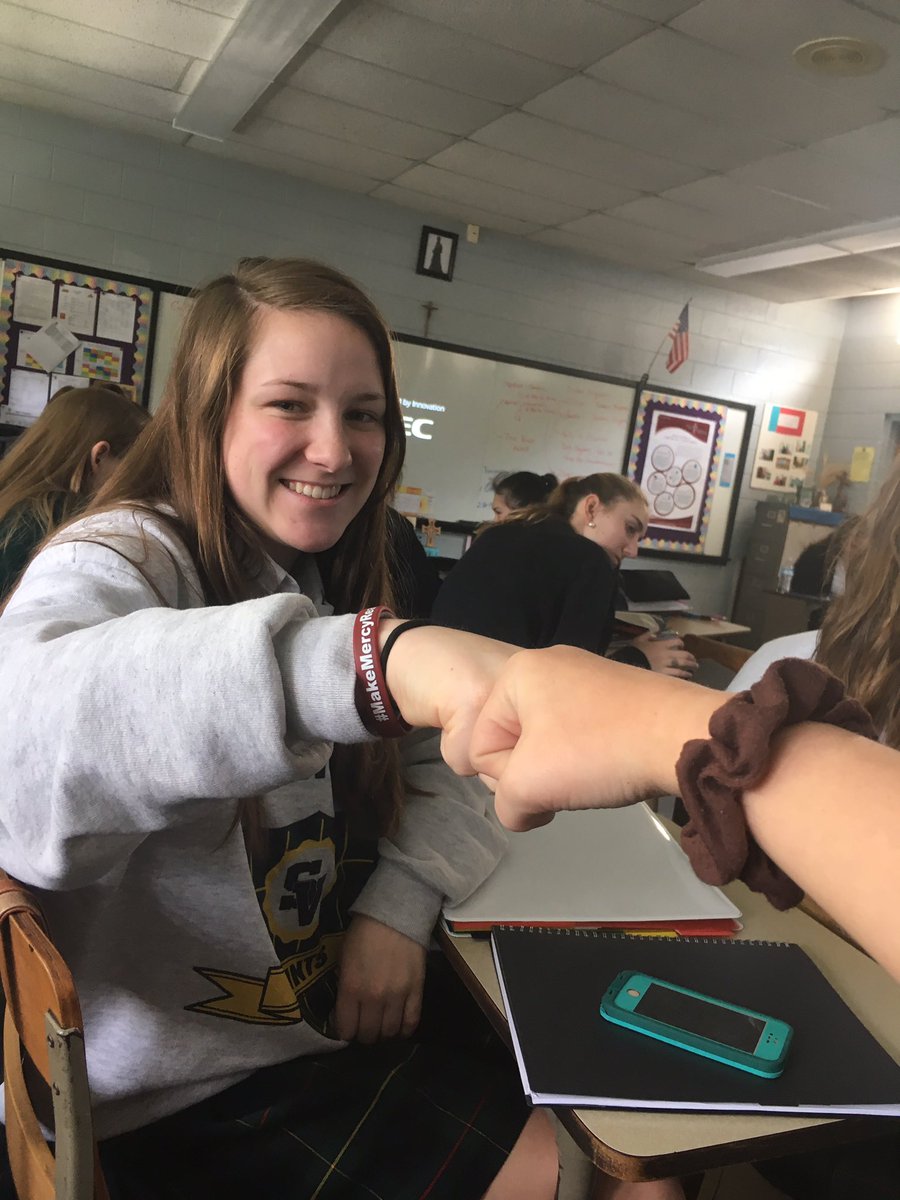 josienaynay's tweet photo. #makemercyreal #fistbump #formercy https://t.co/s9QyxAeKuf