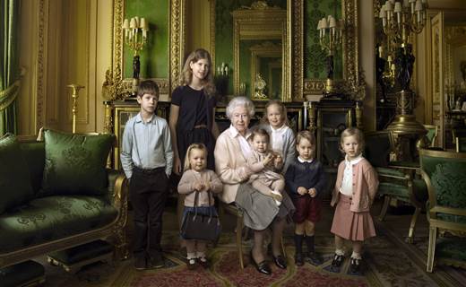 NBCNews's tweet photo. New Annie Leibovitz portraits capture a relaxed Queen Elizabeth and adorable little royals https://t.co/BZhfihQs8U https://t.co/wfIgIIfcca
