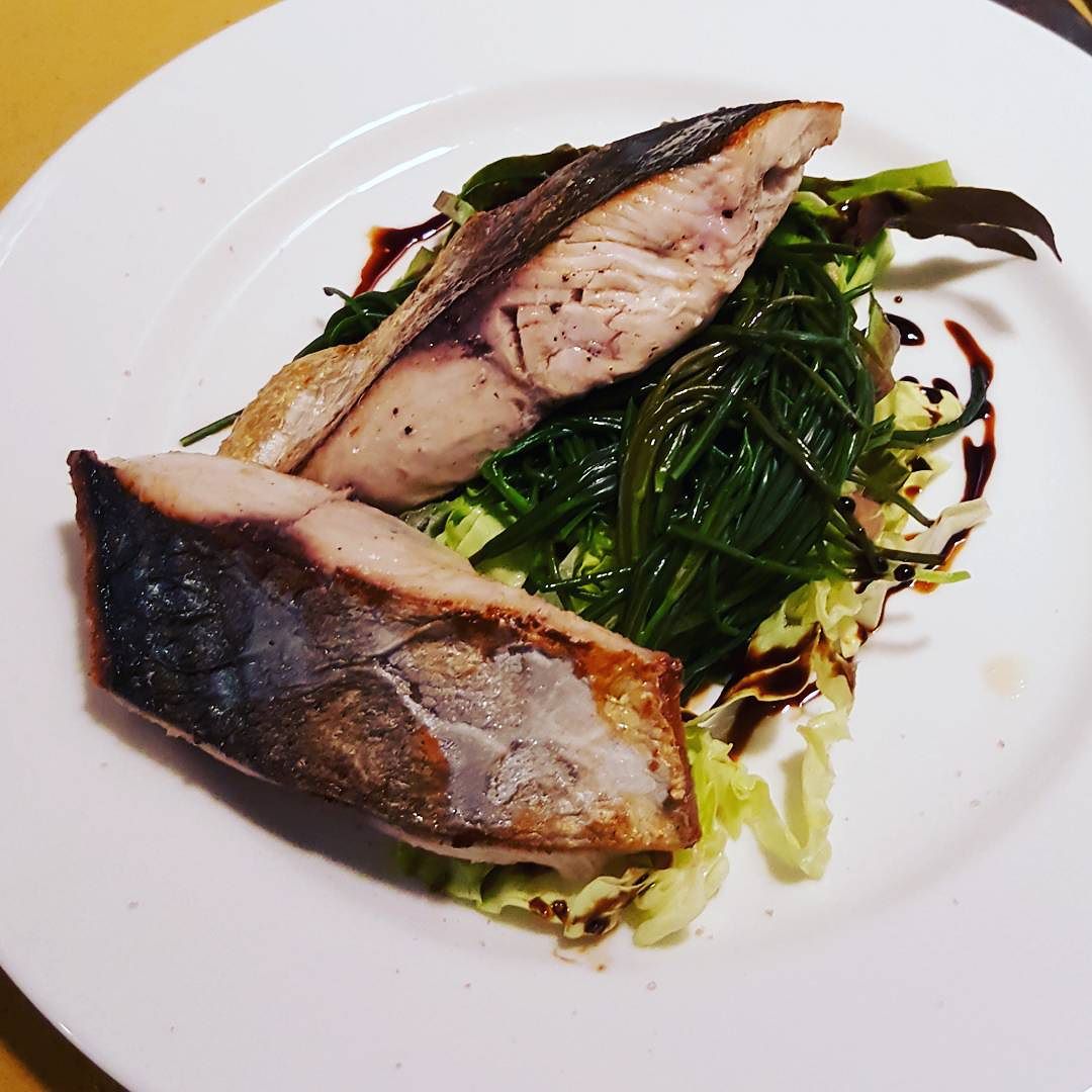 chierotti's tweet photo. #Tonno scottato con insalata #agretti #aceto #balsamico ed #extravergine di #oliva 😎 #ristorante #ILGENOVESE #Genov… https://t.co/pJVNS4AmQO