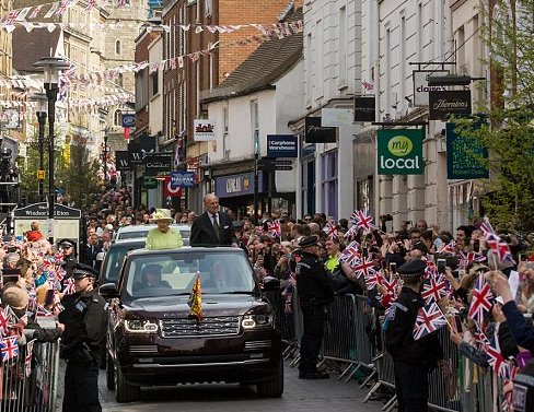 jonathanrons's tweet image. One had some royal visitors pop by after hearing of the new £5 meal deal at My Local @TeamMyLocal @MGcomment
