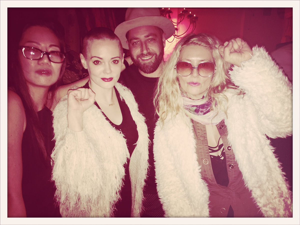 MarandaPleasant's tweet photo. Strong women inspire me, rising up, who refuse to be told how to dress, who to be or silenced. NYC w/ @rosemcgowan https://t.co/tWlR2UXDnV