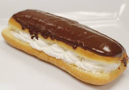 RobinsDonuts902's tweet photo. Try #RobinsDonuts Long John! Full of whip cream and oh so #delicious! Goes great with a hot cup of coffee https://t.co/AhJD1U4xj7