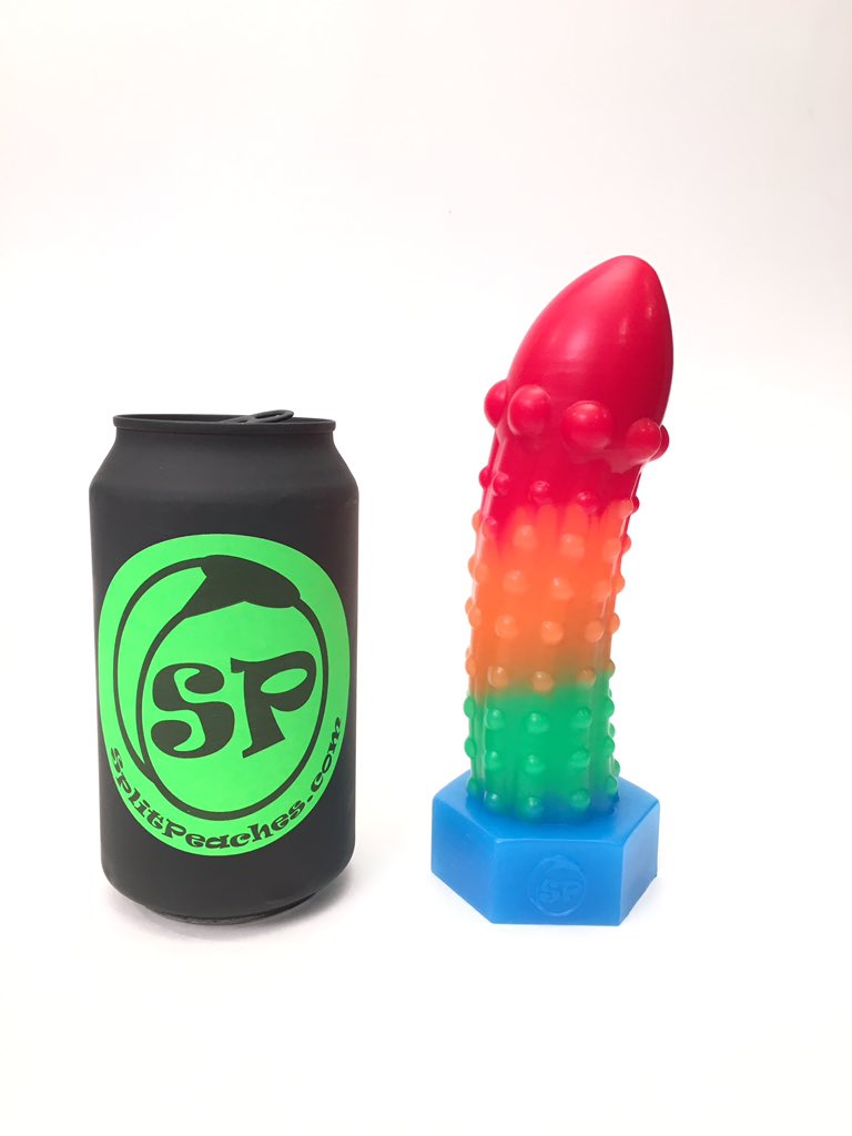 SplitPeaches's tweet image. Ride the Rivetor Steampunk Rainbow Dildo splitpeaches.com/collections/ri… #dildo #steampunk #rivetor #sextoys  😍