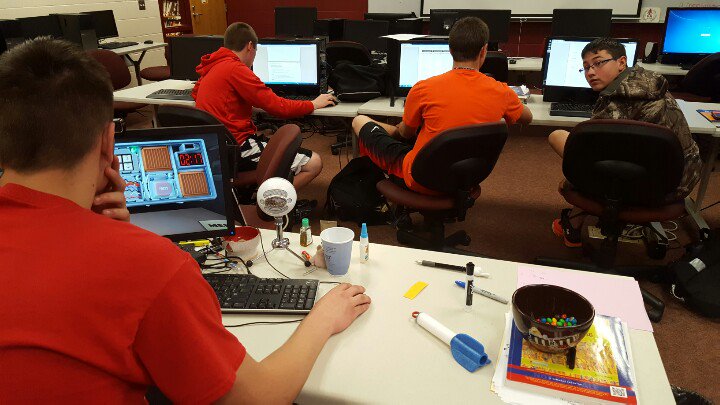 Garlicsuter's tweet image. Experts w manuals help defuse a "bomb" they can't see. #communication #introtoprogramming #ifthenlogic @mr_isaacs