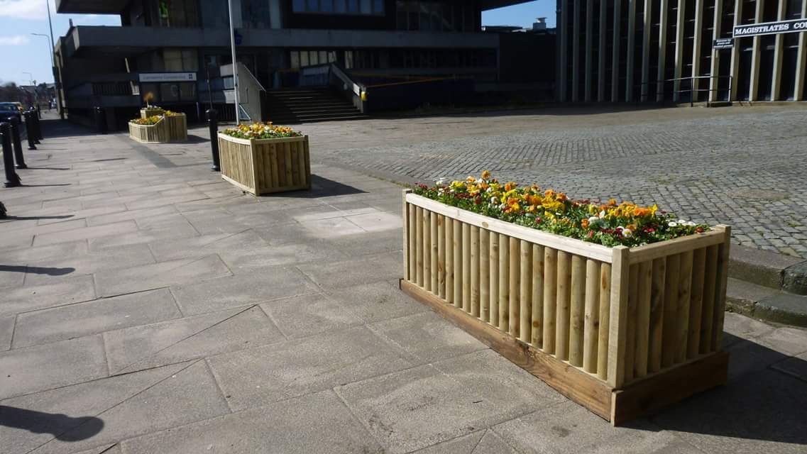 ChorleyInBloom's tweet photo. @ChorleyCouncil have installed planters to match the barge. Thanks to our sponsor Chorley Building Society l https://t.co/ELVj2pmNW4