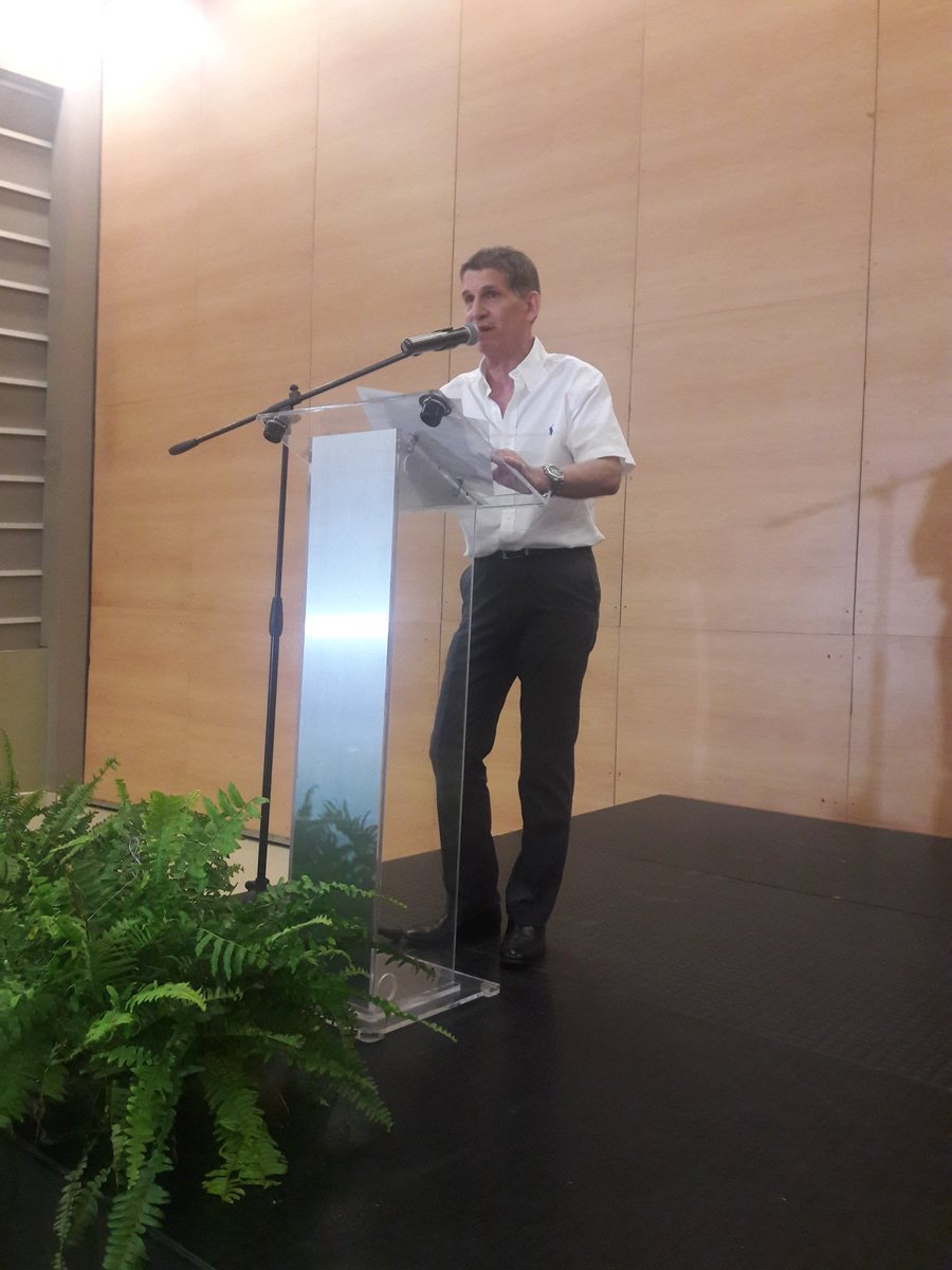 Combarranquilla's tweet image. En este momento palabras de nuestro director @ehbq Dr. Ernesto Herrera en ceremonia de #PremioALaExcelenciaAcadémica