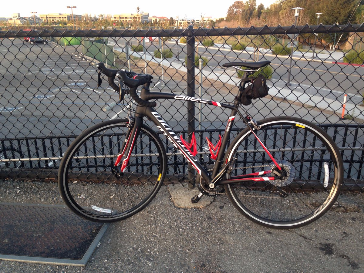 Aatmore22's tweet photo. @SFPDBikeTheft two stolen bikes this morning - Black/red Men's Specialized Allez 2015 and black Schwinn. Have case # https://t.co/him6nSU08q