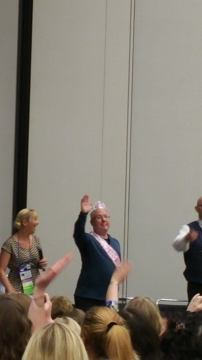 PruittTeenLib's tweet photo. And the winner Aaron Reynolds Kid lit YA lit lipsync battle! #neisdlibs #roughreaders #wearetrhs #mysapl #txla16 https://t.co/WsgOd4owdz