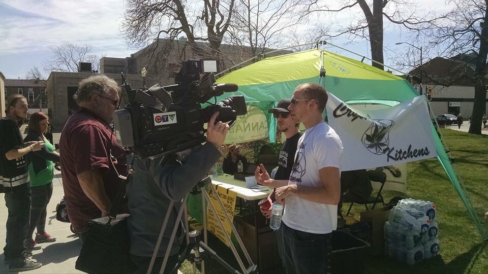 Cryskitchens's tweet photo. CTV checking out our booth to learn how we were educating people on the benefits of medical cannabis. #ShareTheLove https://t.co/mGw6hKr5Zu