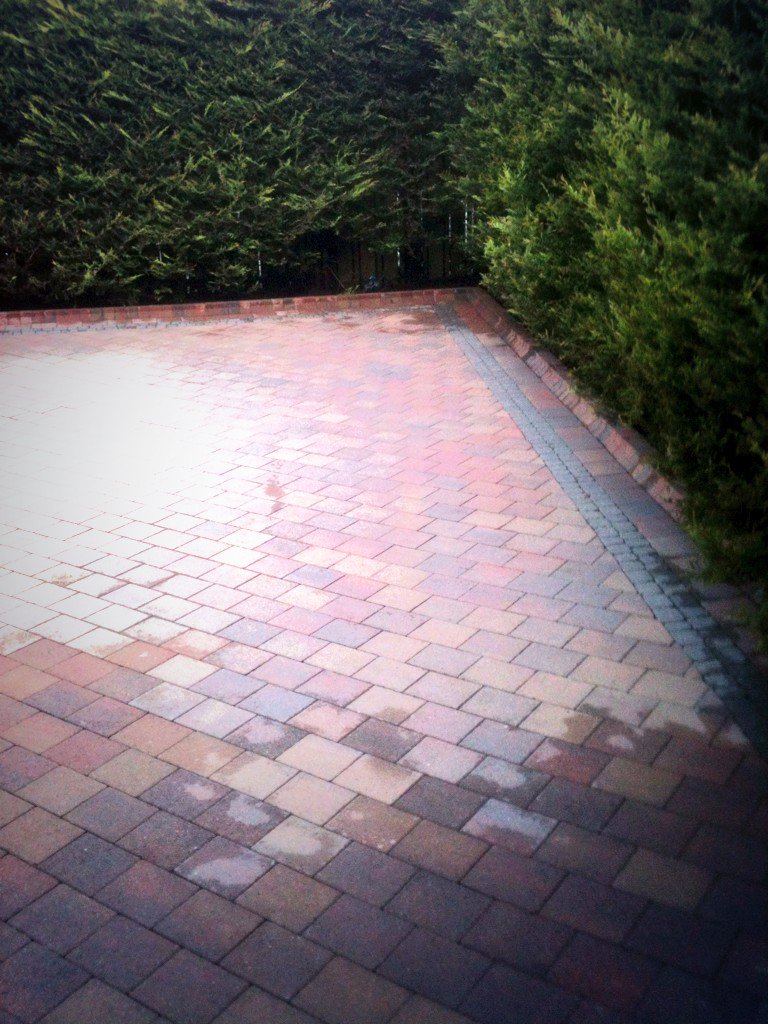 jmsbelfast's tweet photo. Power washing :) Ready for the BBQ https://t.co/0ekKyg5rUC #Belfasthour https://t.co/lTMX38QUDg