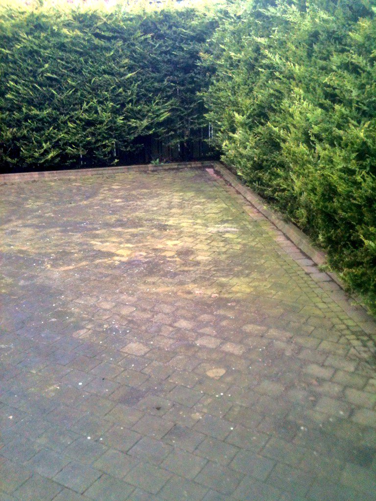 jmsbelfast's tweet photo. Power washing :) Ready for the BBQ https://t.co/0ekKyg5rUC #Belfasthour https://t.co/lTMX38QUDg