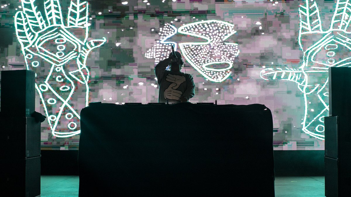 FLOSSTRADAMUS tweet picture