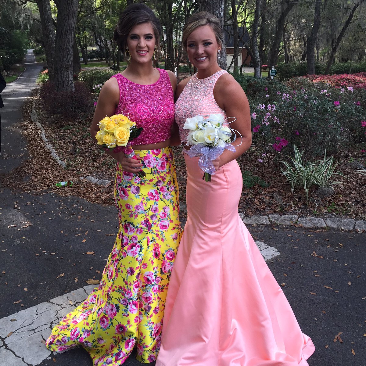 lottapoint's tweet photo. Plz retweet!Both dresses 4 sale! Size 4/6 Worn once. DM me for details @KellyAnnHowardd @brittmayhew @MayhewNichoel https://t.co/lDf9utghNh