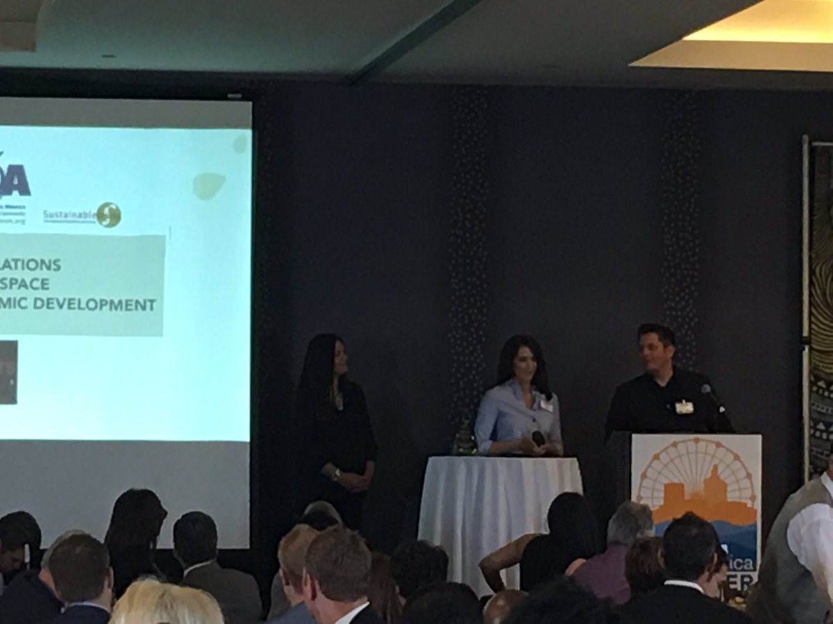 santamonicabiz's tweet photo. Congrats @haleARTS_SPACE for winning an SQA award of excellence in economic development. #sqa2016 https://t.co/X8wjceIReD