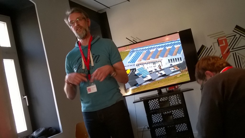AndyMatern's tweet photo. Andreas @Zeuch beim #berlinDWM über #bestpractices und #worstcases bei der Umsetzung von #Unternehmensdemokratie https://t.co/5HzTrqQuy6