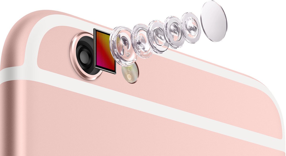 petapixel's tweet photo. Apple patent shows how they could add optical zoom to the iPhone 7: https://t.co/vTPA9ufxGm https://t.co/m9KH1jLoA6