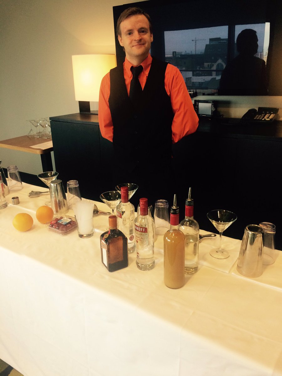 Anna_153x's tweet photo. Brian doing what he does best ๐น #belfastsbest @FitzwilliamBEL https://t.co/IZtOSBDiRD