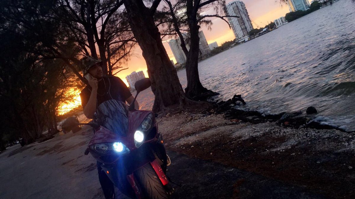 dmoramusic's tweet photo. Gracias a dios y a mis seguidores por permitirme estar aquí haciendo lo que amo hacer.... MUSICA CON CLASE!!!! https://t.co/Edj7ToCWTQ