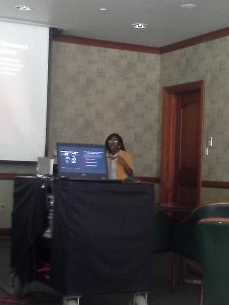 RichBondHist's tweet photo. VWC's "Legacies of 1619" continues as senior Jasmine Burrell presents on Fort Monroe. @vawesleyan @1619America https://t.co/3LukrKm6Bh