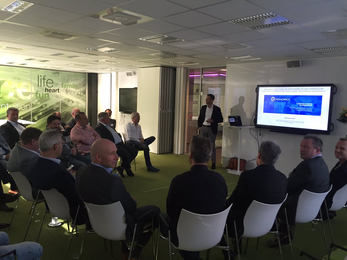 vanad's tweet photo. Inspiratiesessie over #disruptie in de bloemenindustrie door #bloomypro en #kennethsmit met @christiankromme https://t.co/flT8CjxEoQ