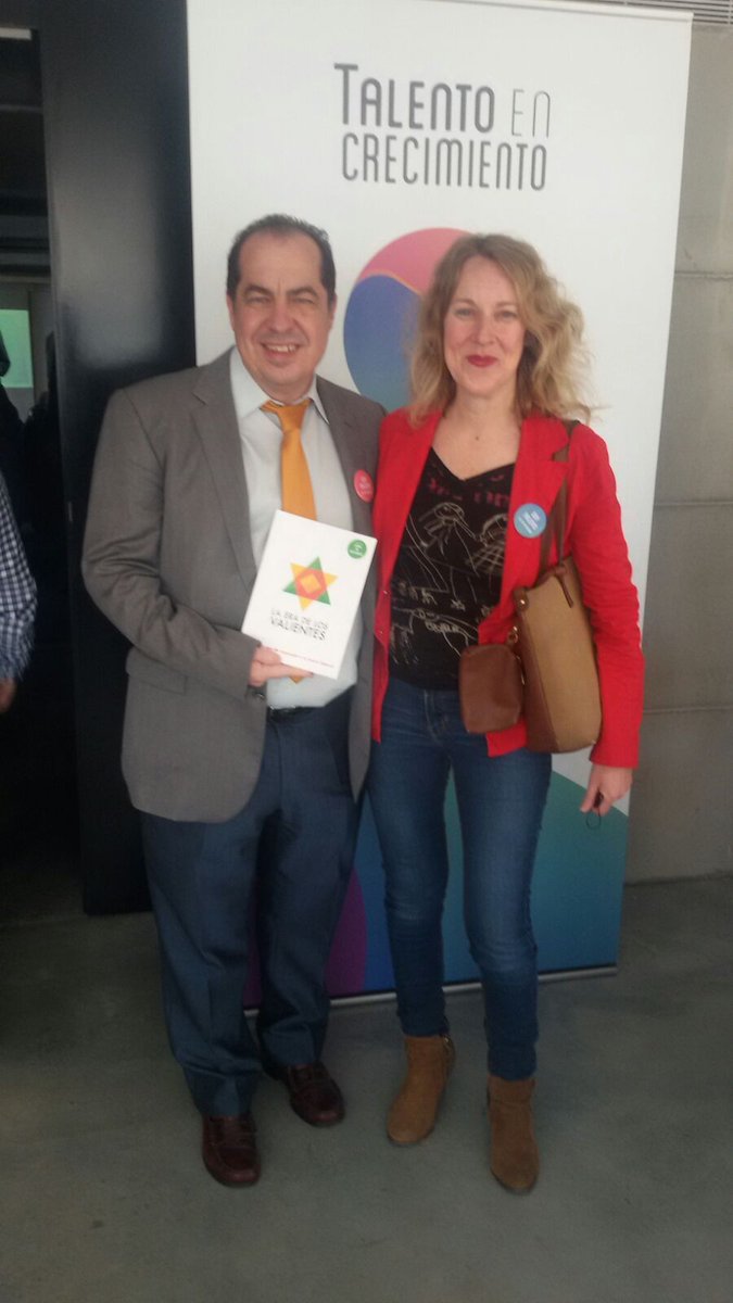 eravalientes's tweet photo. Nuestra compañera de Alicante @bienvenidamorot con @juancarcubeiro fuente de inspiración para #valientes https://t.co/9W9Ted8ywH