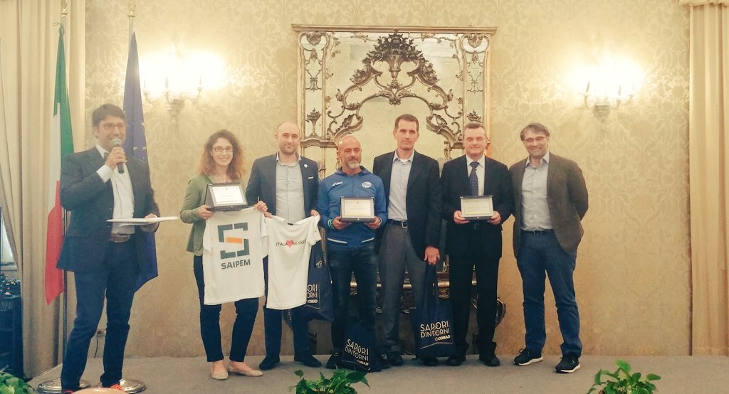 Retedeldono's tweet photo. #TopFundraiserAwards Categoria Aziende. Vince Pfizer per @DynamoCamp #charityprogram #milanomarathon https://t.co/zbJNAZ93dq