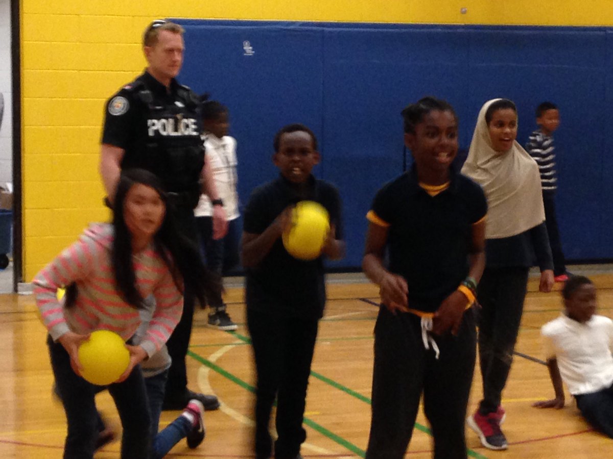 glennthecop's tweet photo. It's all about the hype! Playing a little dodgeball for Youth Athletics program #ShorehamPS today! @DriftwoodFive0 https://t.co/6CKmDMbfol