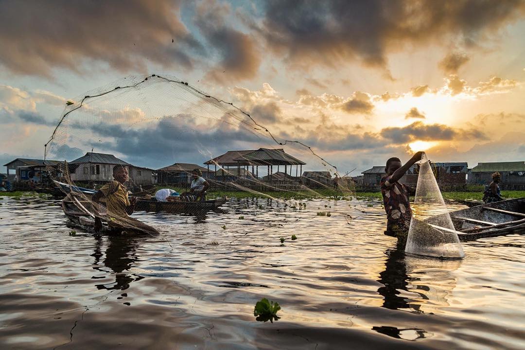helloBenin's tweet photo. At the sunrise some children fish in the lagoon of Ganviè.

Photo by Germano Miele https://t.co/BgGYoVUgeJ