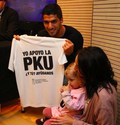 LuisSuarez9's tweet photo. Este 2016 vamos a trabajar con @RelatsSolidaris para acabar con
la enfermedad rara de la PKU. Comprad el libro!! https://t.co/8bHGG9caEr