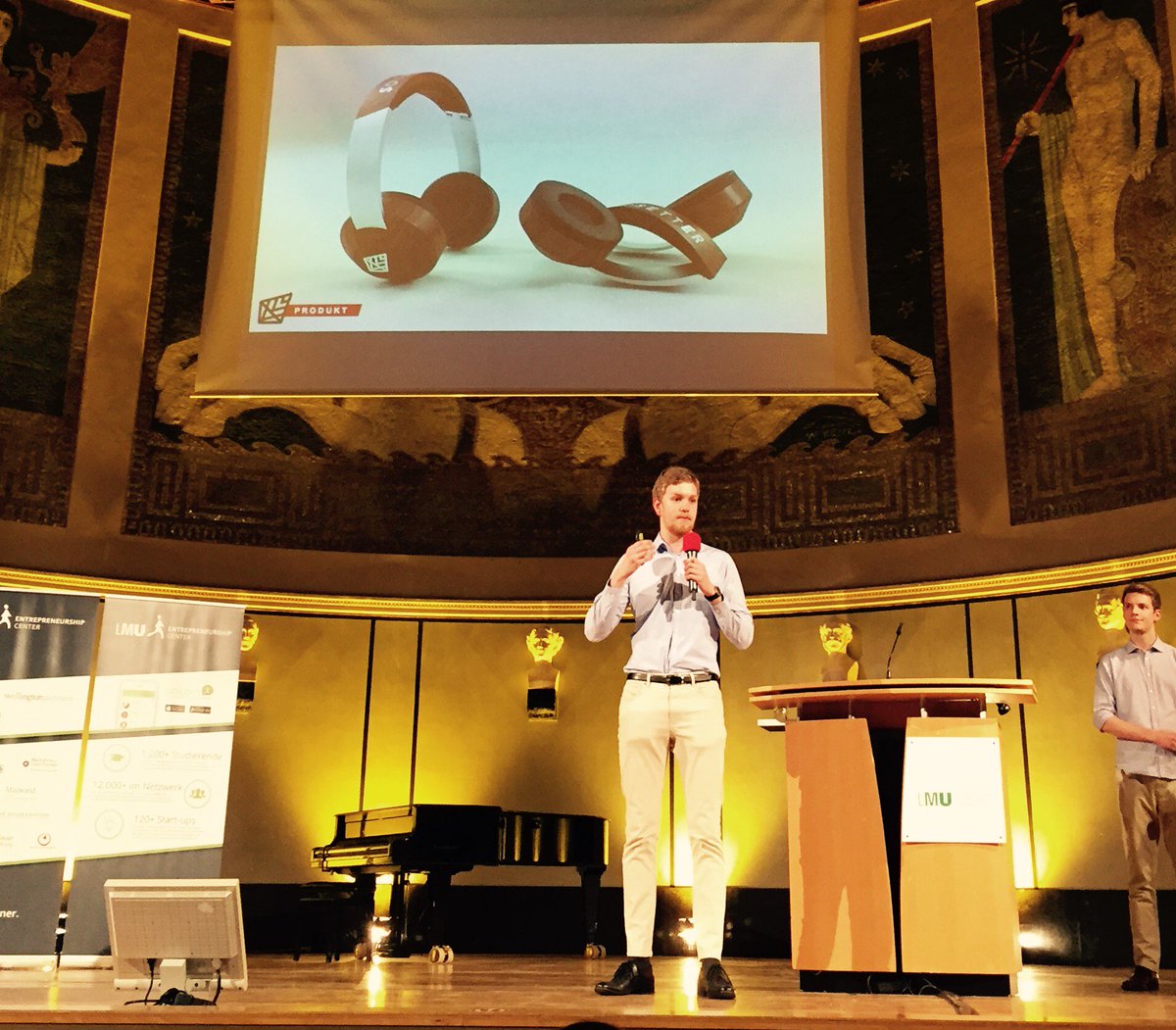 gumpp's tweet photo. Headphones and speakers in one product. Nice idea! @SoundsetterMuc #lmuleading https://t.co/Fi650NE5b0