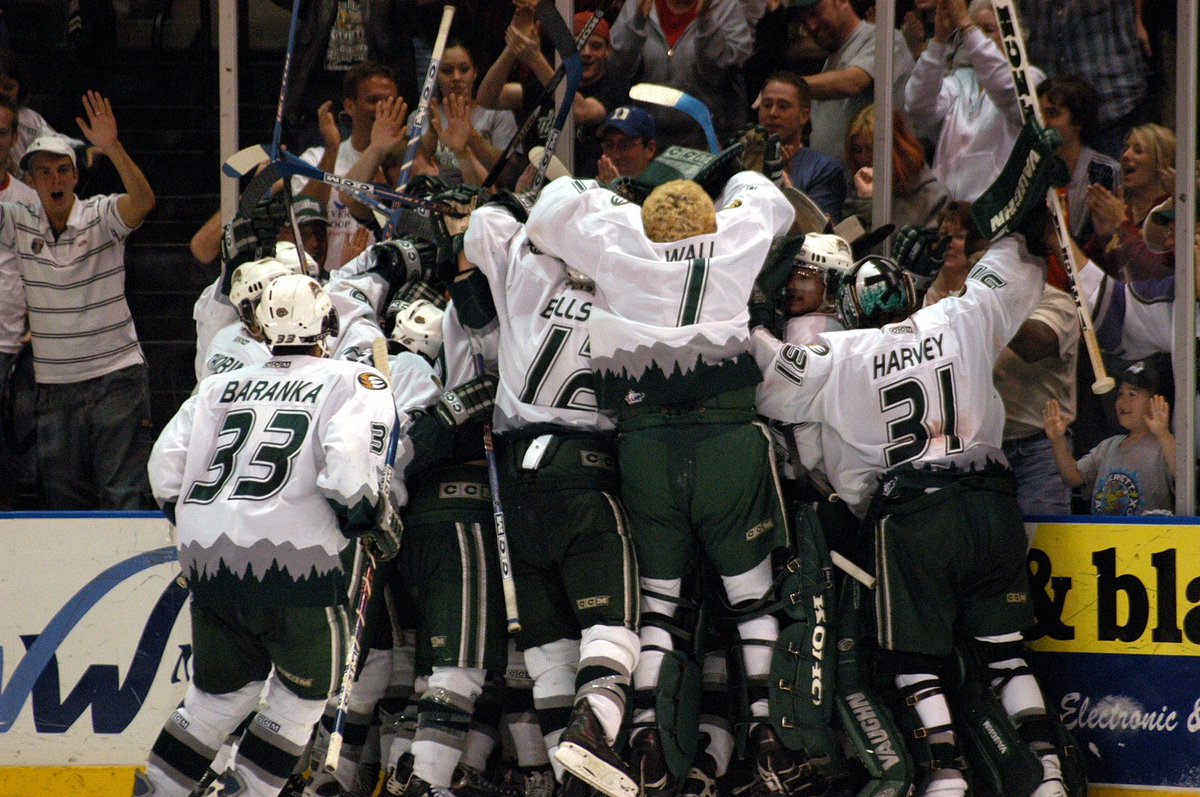 TheWHL's tweet photo. Apr. 27/04: @WHLsilvertips erased a 3-1 series deficit by winning three consecutive games in OT! #WHL50 #TBT https://t.co/kZoPdHSJCU
