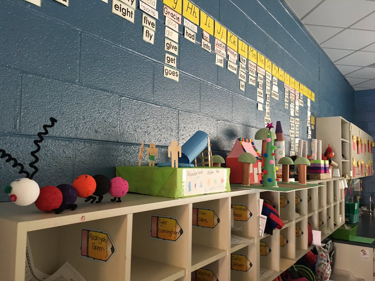 WoodisWizards's tweet photo. 3D shape projects are unreal amazing this year! #firstgrade #mathchat #create https://t.co/EJKulDvequ