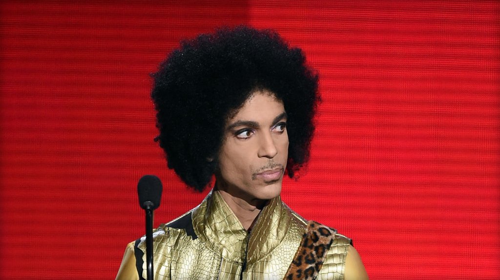 CBS News (@cbsnews) on Twitter photo BREAKING: Music icon Prince dies at age 57, sources tell <a href="/WCCO/">WCCO | CBS News Minnesota</a> cbsn.ws/1SUscMQ BREAKING: Music icon Prince dies at age 57, sources tell <a href="/WCCO/">WCCO | CBS News Minnesota</a> cbsn.ws/1SUscMQ