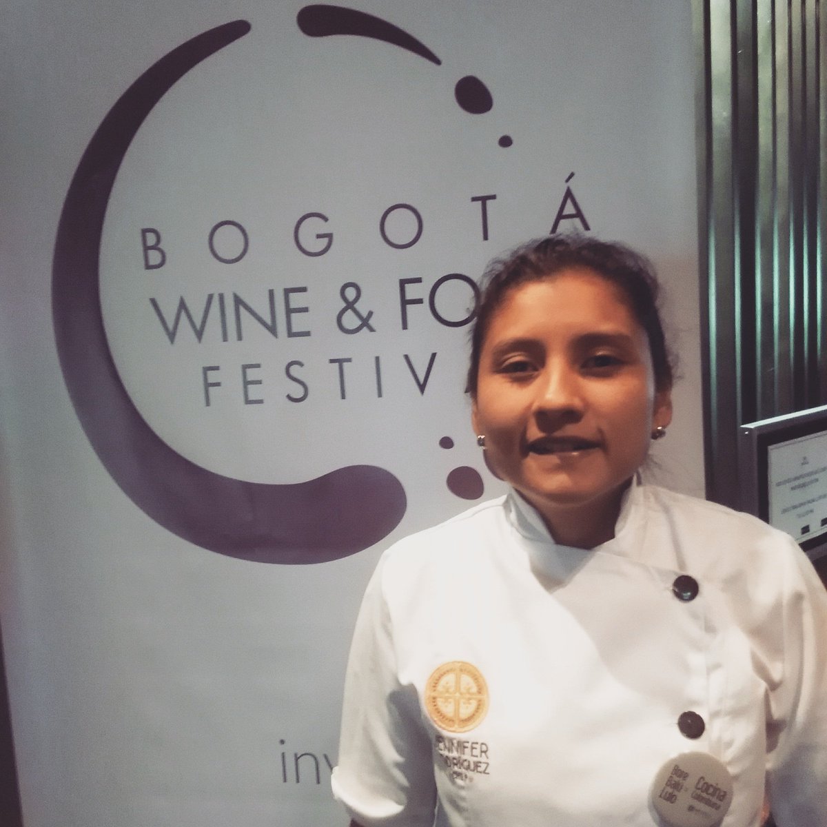 BogotaWineFood's tweet photo. La cuota femenina de las #CharlasDeExpertos está a cargo de la joven y talentosa #JenniferRodriguez en el #Bwff2016 https://t.co/IZXIgVLSFl
