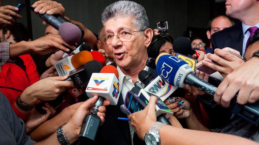 exitos1075's tweet photo. DIRECTIVA DE LA AN PROMULGÓ LEY DE CESTA TICKET PARA JUBILADOS Y PENSIONADOS https://t.co/61VzcBrisx https://t.co/DfFN42GBtf