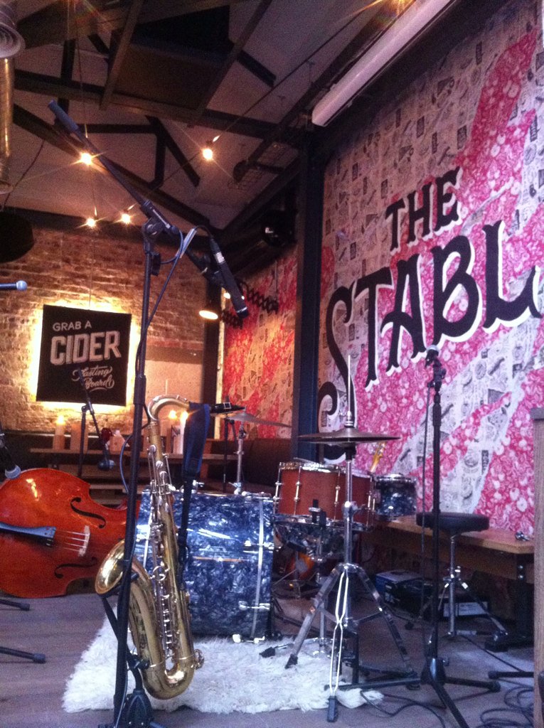 Set up and ready to swing at @_TheStable in white chapel ! Hello London <a href="/StackedPromo/">Pete Warner</a>