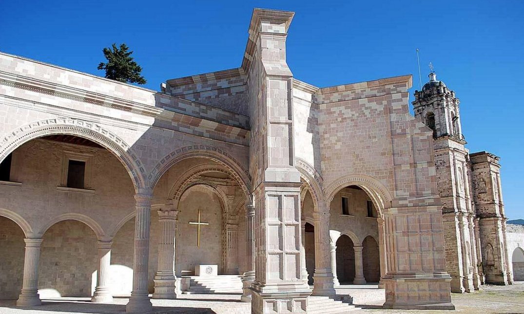 AHSibaja's tweet photo. En la #RutaDeLaMixteca se encuentra el #PuebloMágico de San Pedro y San Pablo Teposcolula, ¡Tienes que vivirlo! https://t.co/kyvl0LmAyt
