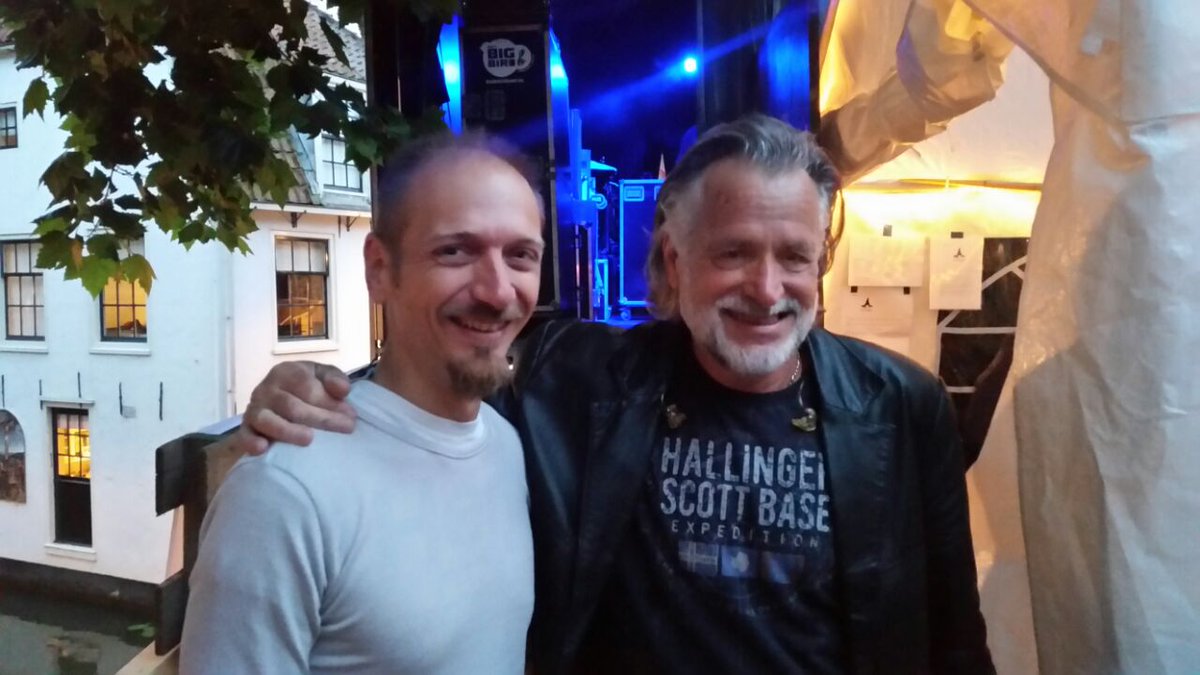 Hij komt, hij komt..all the way from Italy zingen op de zaterdag: Giacomo Rossetti Wie is die man rechts op de foto?