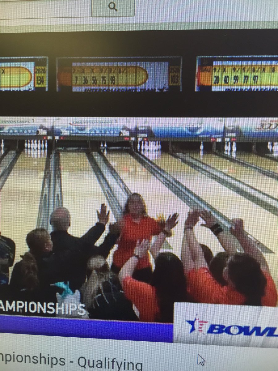 UPIKE_Success's tweet photo. @UPIKE_WBOWL chants "come on Jenna" @hot_iron09 #GoBears #GetStrikes https://t.co/S591EKKo68
