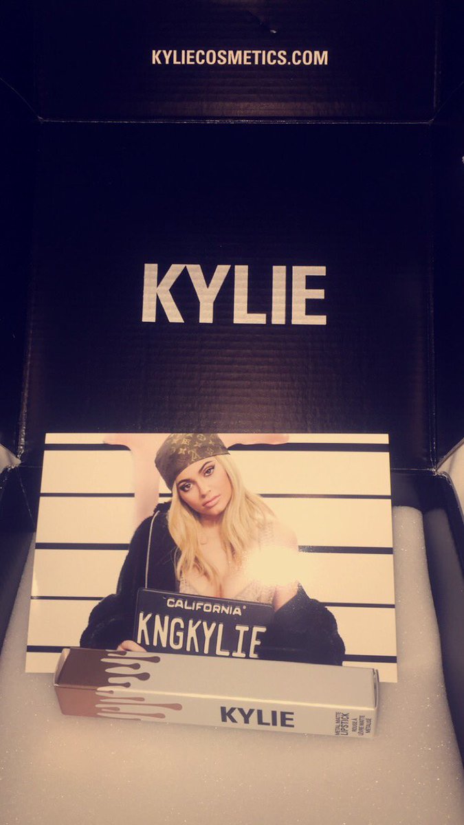 QueenofKardash's tweet photo. Look what came 2 days early!!! @KylieJenner @kyliecosmetics I'm in LOVE with Heir! It even matches my nails 😍 https://t.co/VD8WyQodkx